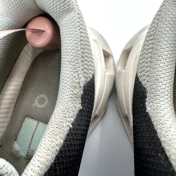 ON Cloudflyer 4 Road Running Shoes CloudTec Athletic Lace Up Black White 8 - Picture 6 of 7